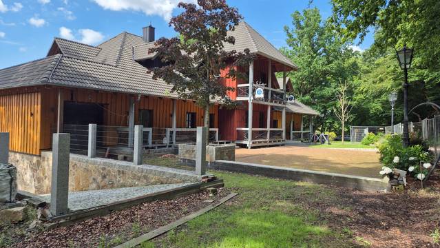 Attraktive Gewerbeimmobilie mit großem Grundstück als Kapitalanlage oder zur Eigennutzung mit enormem Potential