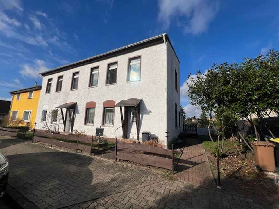 Teilvermietetes 3-Parteienhaus mit zusätzlichem Bauland