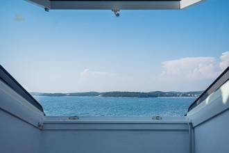Dachgeschosswohnung in spektakulärer Lage direkt am Wasser
