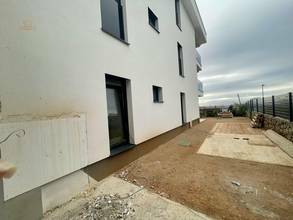 Thumbnail von Neue Erdgeschosswohnung mit Pool