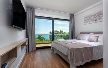 Thumbnail von プールとパノラマ海景色のあるモダンなヴィラ