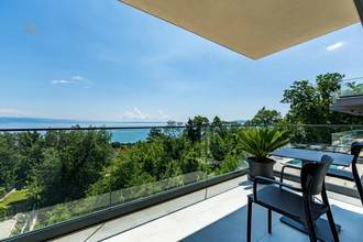 Thumbnail von Moderne Luxusvilla mit Panorama-Meerblick und Indoor-Pool