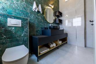 Thumbnail von Moderne Luxusvilla mit Panorama-Meerblick und Indoor-Pool