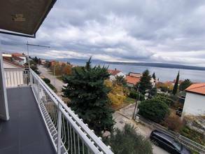 Möblierte Wohnung mit Blick auf das Meer