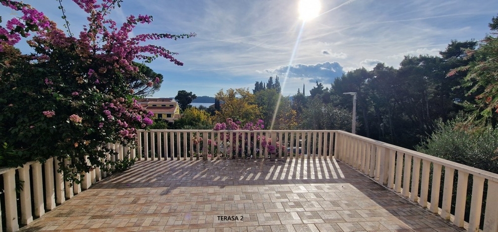 Geräumige Erdgeschosswohnung mit Meerblick