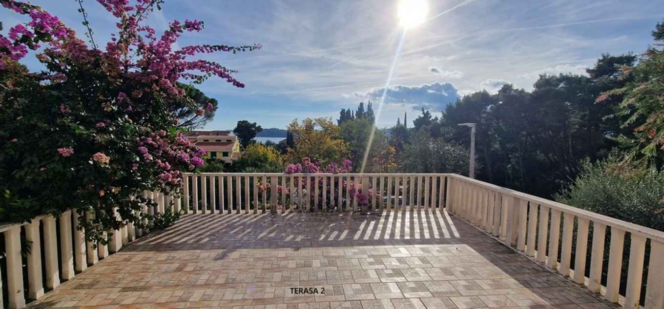 Geräumige Erdgeschosswohnung mit Meerblick