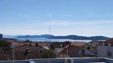 Modernes Neubau-Appartement mit Meerblick