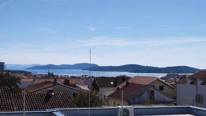 Modernes Neubau-Appartement mit Meerblick