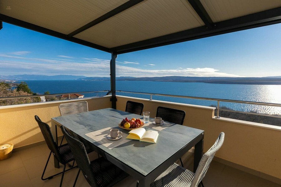 Moderne Maisonettewohnung mit Panorama-Meerblick