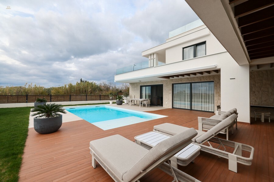 Thumbnail von Moderne Villa mit Pool