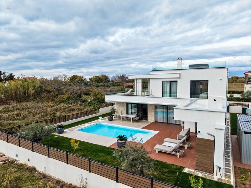 Thumbnail von Moderne Villa mit Pool