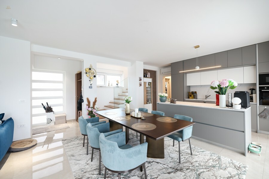 Thumbnail von Moderne Villa mit Pool