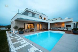 Thumbnail von Moderne Villa mit Pool