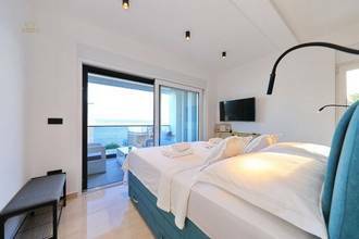 Thumbnail von Moderne Villa mit vier Wohnungen