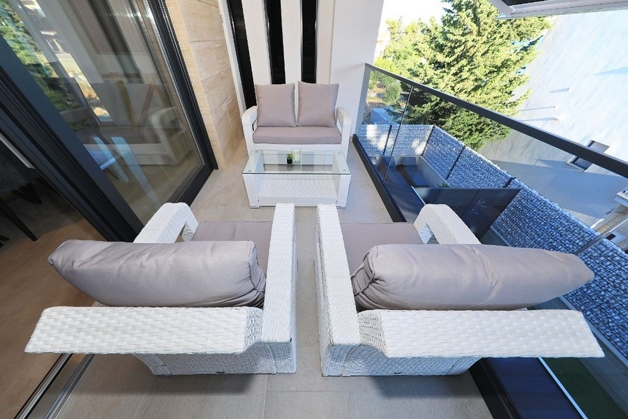 Thumbnail von Moderne Villa mit vier Wohnungen