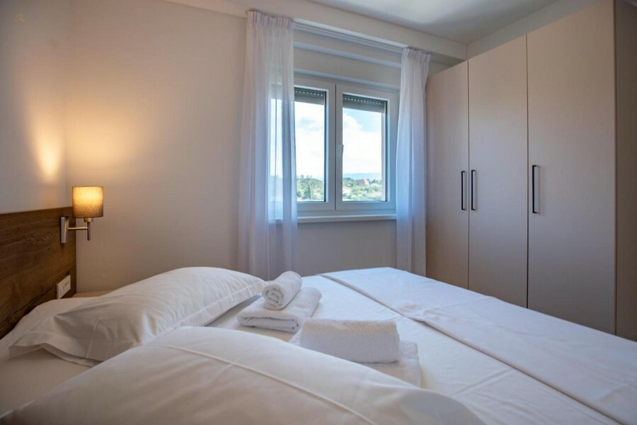 Thumbnail von Attraktive Villa mit 6 Appartements, Pool und Meerblick