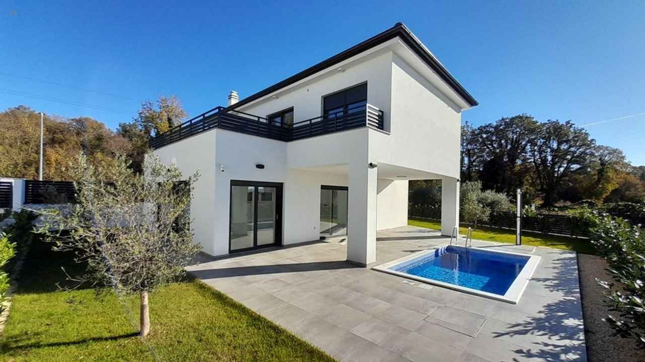 Modernes Haus mit Swimmingpool und Meerblick