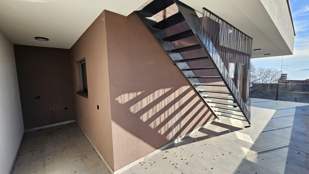 Thumbnail von Modernes Penthouse im Neubau mit Panorama-Meerblick