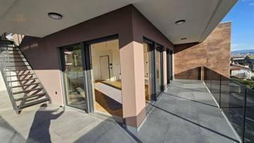 Thumbnail von Modernes Penthouse im Neubau mit Panorama-Meerblick