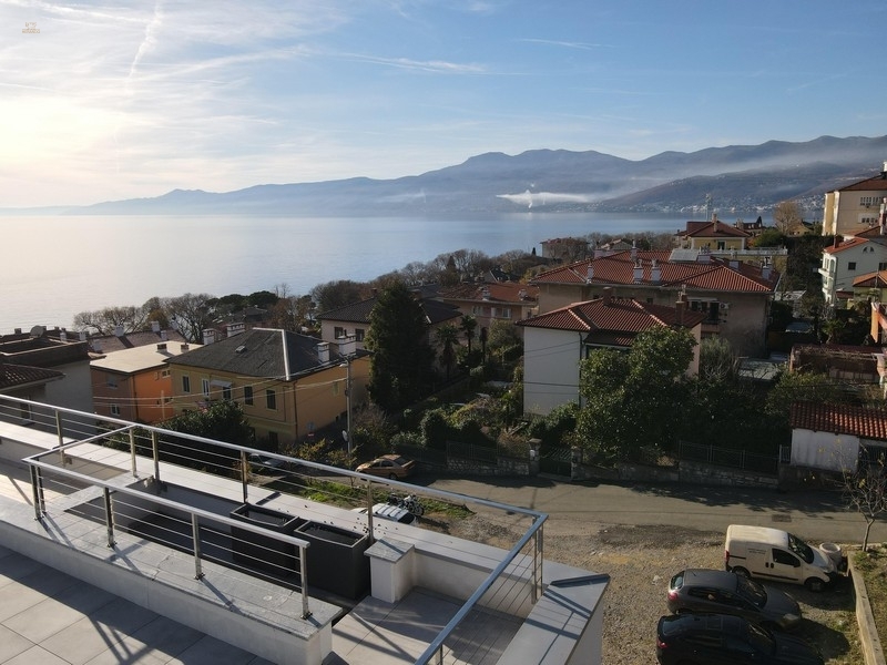Thumbnail von Modernes Penthouse im Neubau mit Panorama-Meerblick