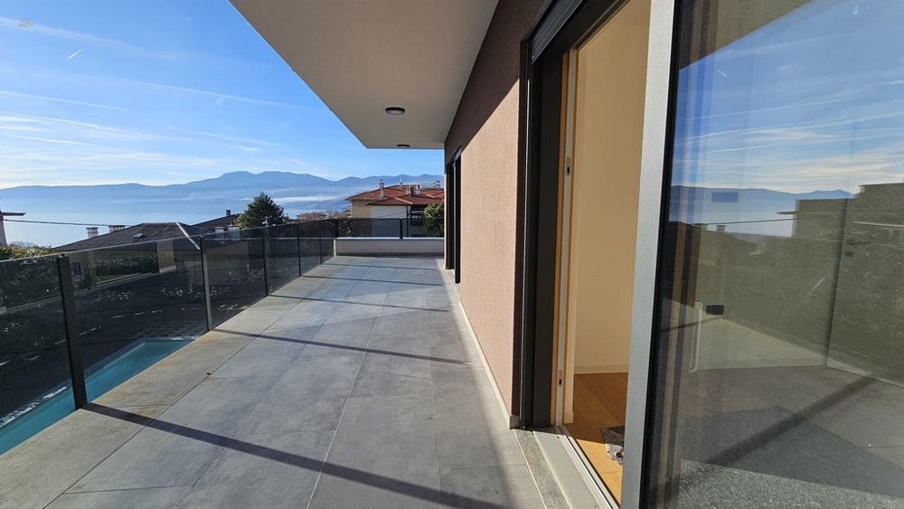 Thumbnail von Modernes Penthouse im Neubau mit Panorama-Meerblick