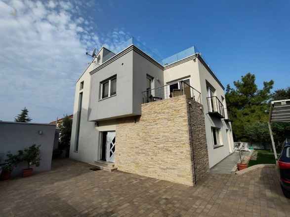 Moderne Villa mit Dachterrasse in Borik, Zadar