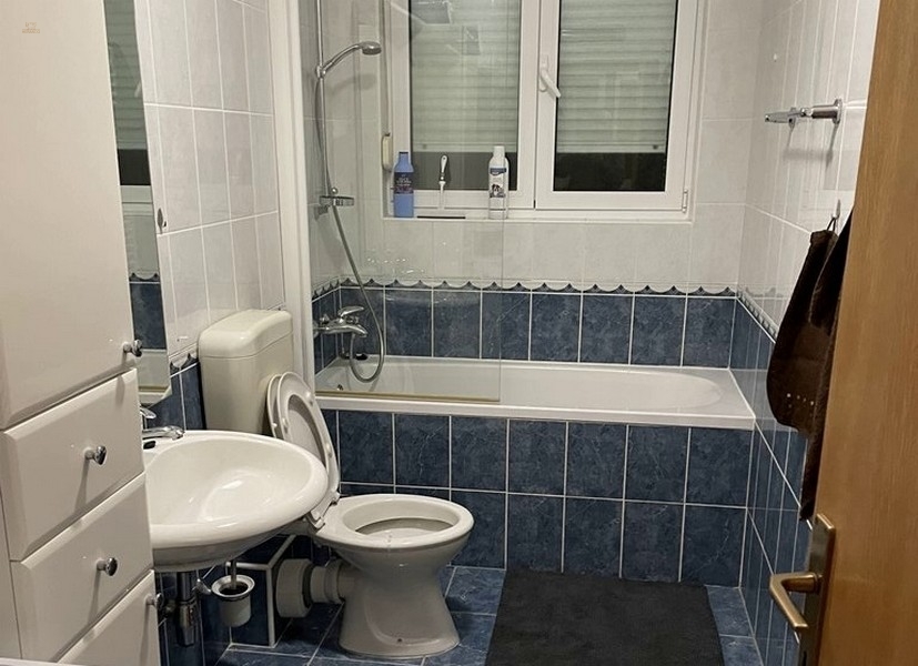 Thumbnail von Dachgeschosswohnung mit Blick auf den Hafen und das Meer