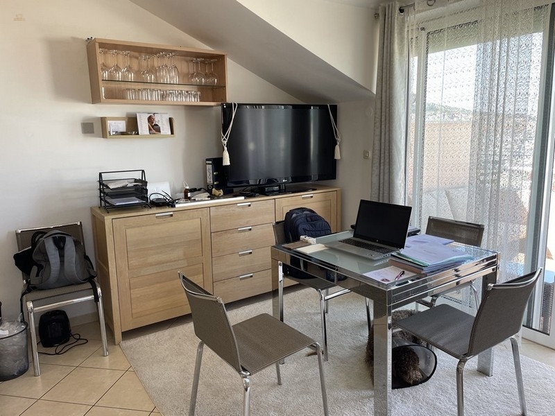 Thumbnail von Dachgeschosswohnung mit Blick auf den Hafen und das Meer