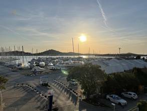 Thumbnail von Dachgeschosswohnung mit Blick auf den Hafen und das Meer