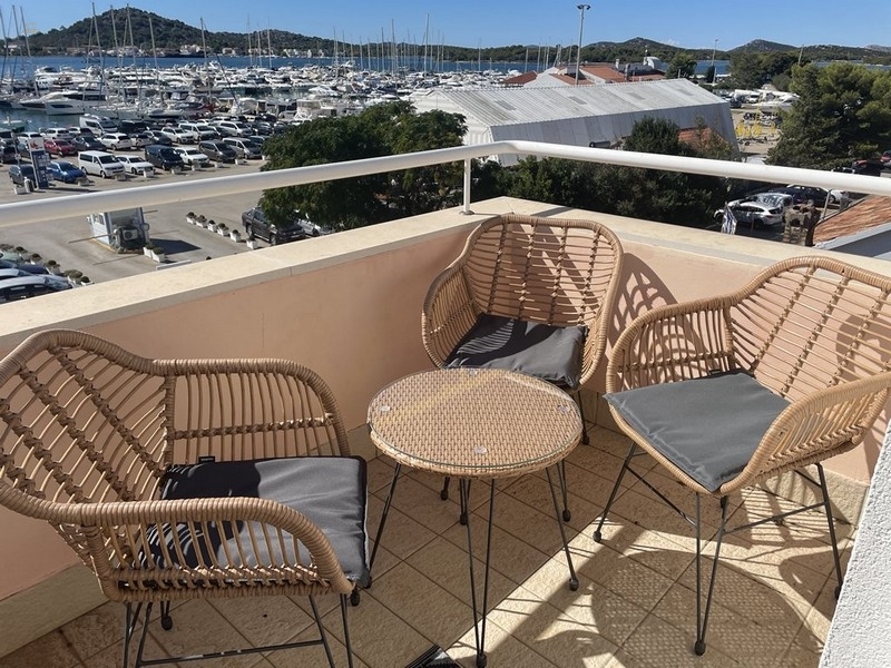 Thumbnail von Dachgeschosswohnung mit Blick auf den Hafen und das Meer