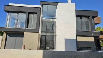 Thumbnail von Moderne Villa mit Pool und Dachterrasse