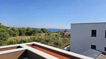 Thumbnail von Moderne Villa mit Pool und Dachterrasse