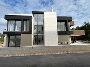 Moderne Villa mit Pool und Dachterrasse