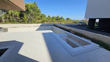 Thumbnail von Moderne Villa mit Pool und Dachterrasse
