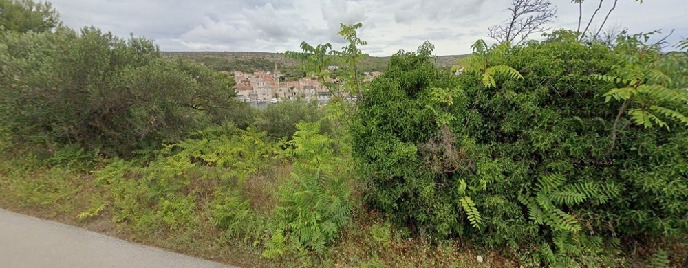 Großes Baugrundstück in 2. Reihe direkt an bekannter Marina / Sporthafen