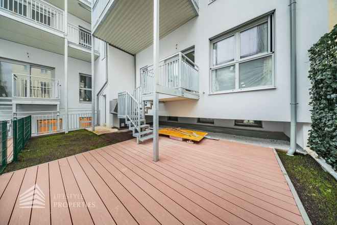 Heller 4-Zimmer Erstbezug mit Terrasse, Nähe Kutschkermarkt