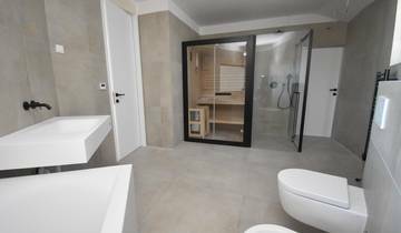 Thumbnail von Luksusowy penthouse z basenem na dachu i panoramicznym widokiem na morze