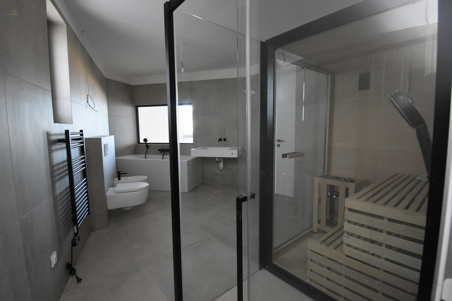 Thumbnail von Luxuriöses Penthouse mit Swimmingpool auf der Dachterrasse und Panorama-Meerblick