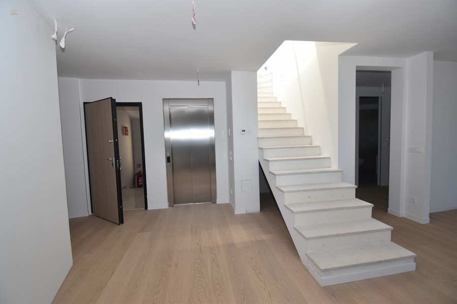 Thumbnail von Luxuriöses Penthouse mit Swimmingpool auf der Dachterrasse und Panorama-Meerblick