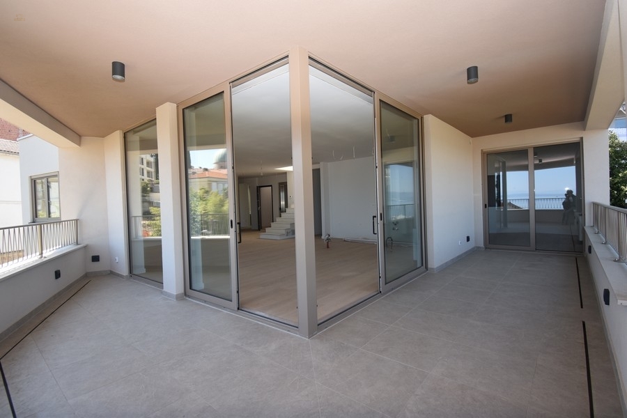 Thumbnail von Luxuriöses Penthouse mit Swimmingpool auf der Dachterrasse und Panorama-Meerblick