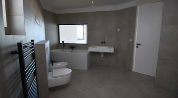 Thumbnail von Luksusowy penthouse z basenem na dachu i panoramicznym widokiem na morze