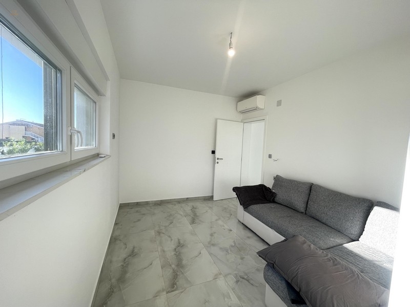 Thumbnail von Modernes Haus mit Swimmingpool und Meerblick