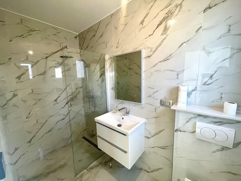 Thumbnail von Modernes Haus mit Swimmingpool und Meerblick