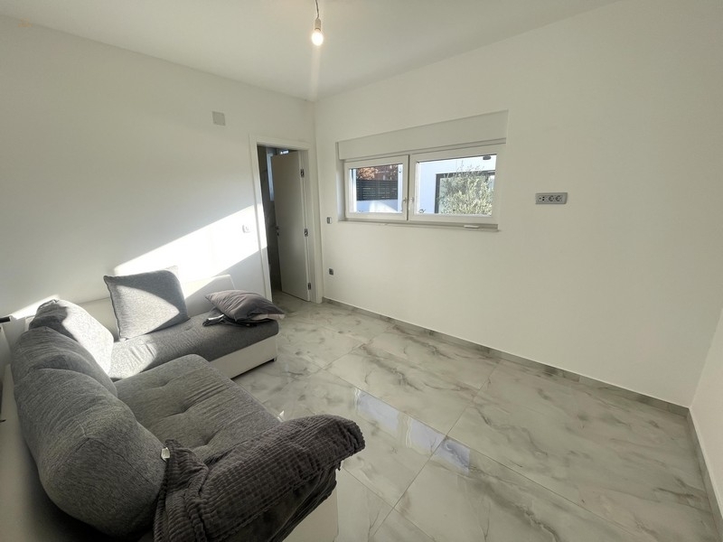 Thumbnail von Modernes Haus mit Swimmingpool und Meerblick