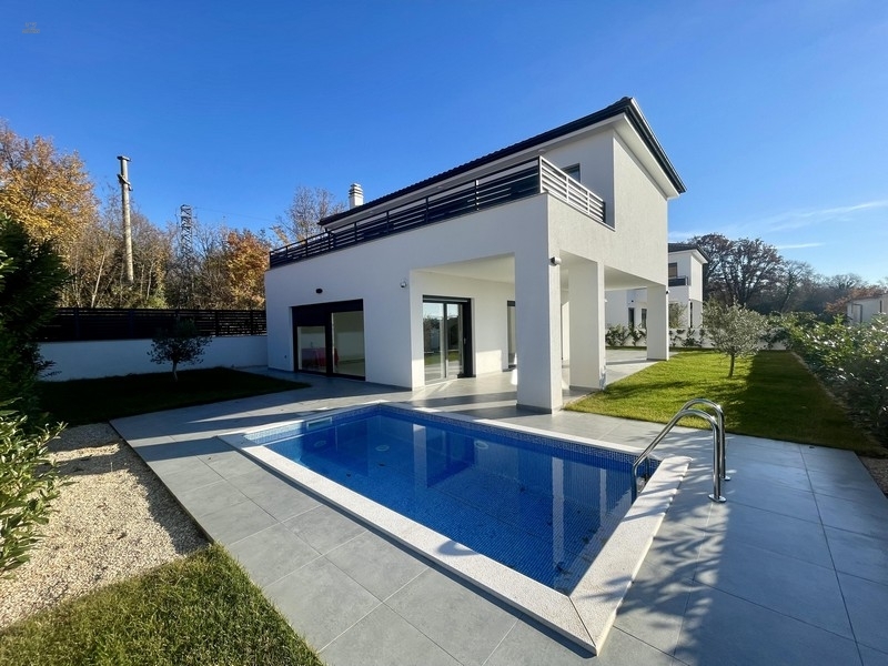 Modernes Haus mit Swimmingpool und Meerblick