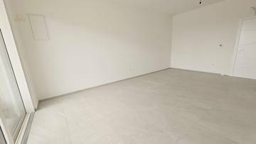 Thumbnail von Moderne Erdgeschosswohnung mit Garten und Pool