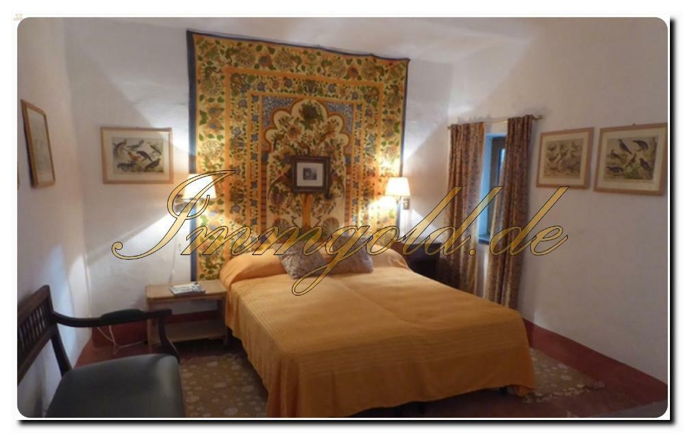 Thumbnail von Großes, vom Grün umgebenes Bauernhaus mit riesigem Grundstück in Murazzano