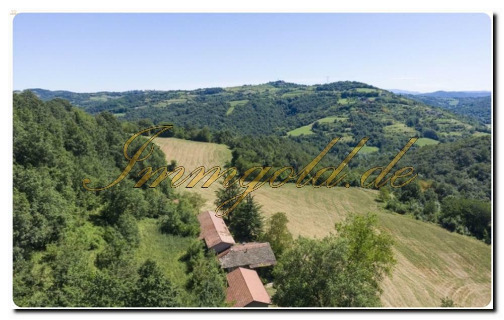 Thumbnail von Großes, vom Grün umgebenes Bauernhaus mit riesigem Grundstück in Murazzano