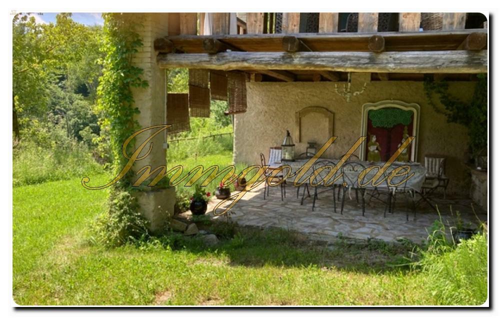Thumbnail von Großes, vom Grün umgebenes Bauernhaus mit riesigem Grundstück in Murazzano