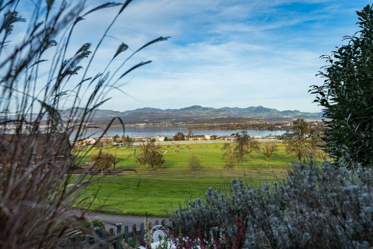 Familienidyll mit Obersee-Blick an ruhiger Lage